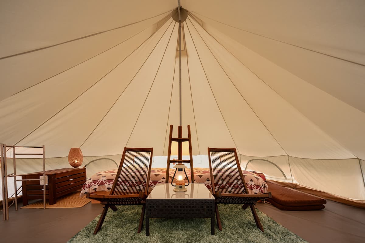 Junior Tent | Free WiFi, bed sheets