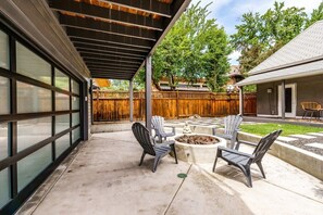 Terrace/patio - #StayinMyDistrict Urban Cottage (Boise)