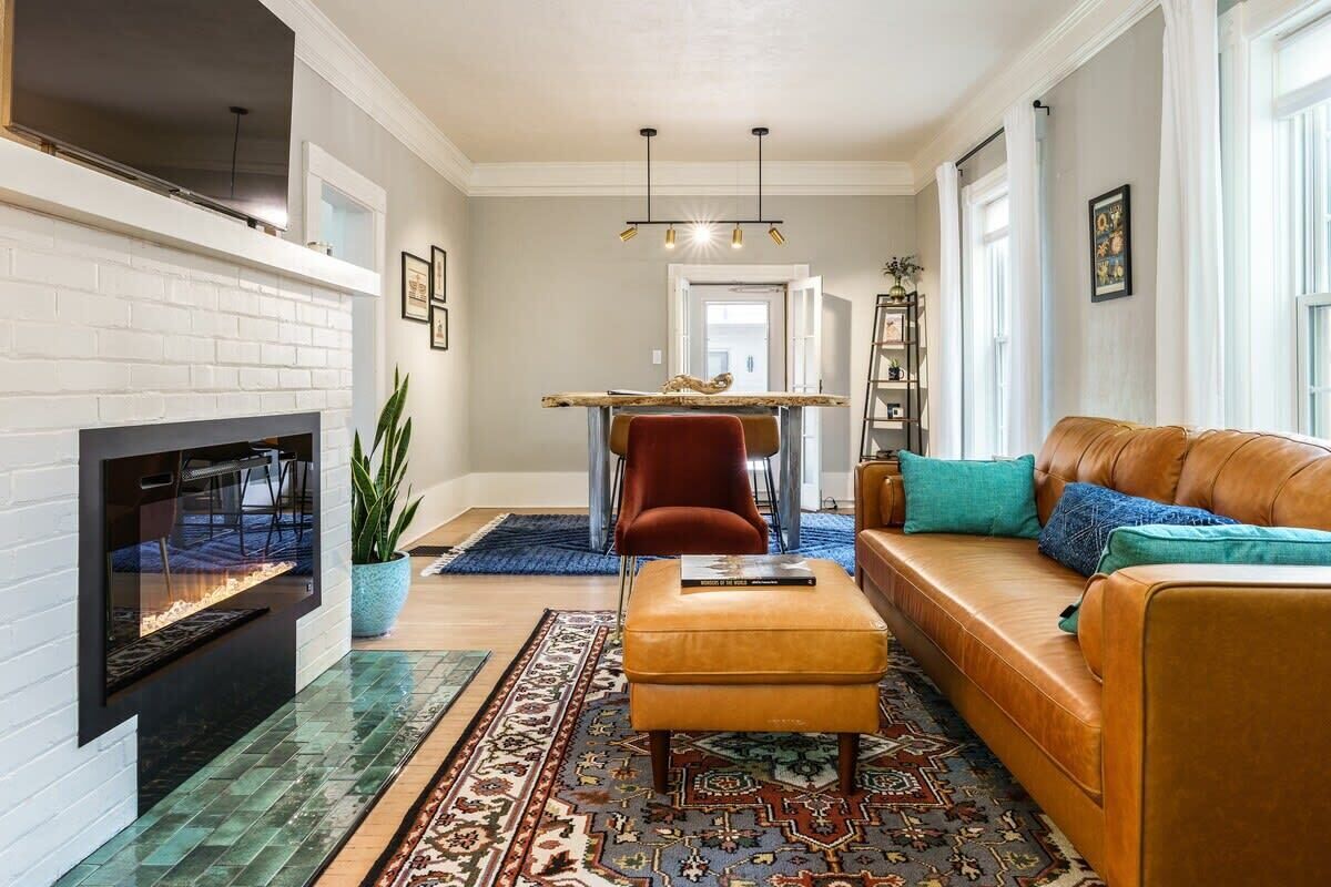 Televisión, chimenea, oficina