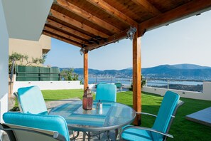 Deluxe Apartment | Living area - MTC-Sea & sky by Valeria near airport (Markopoulo Mesogaias)
