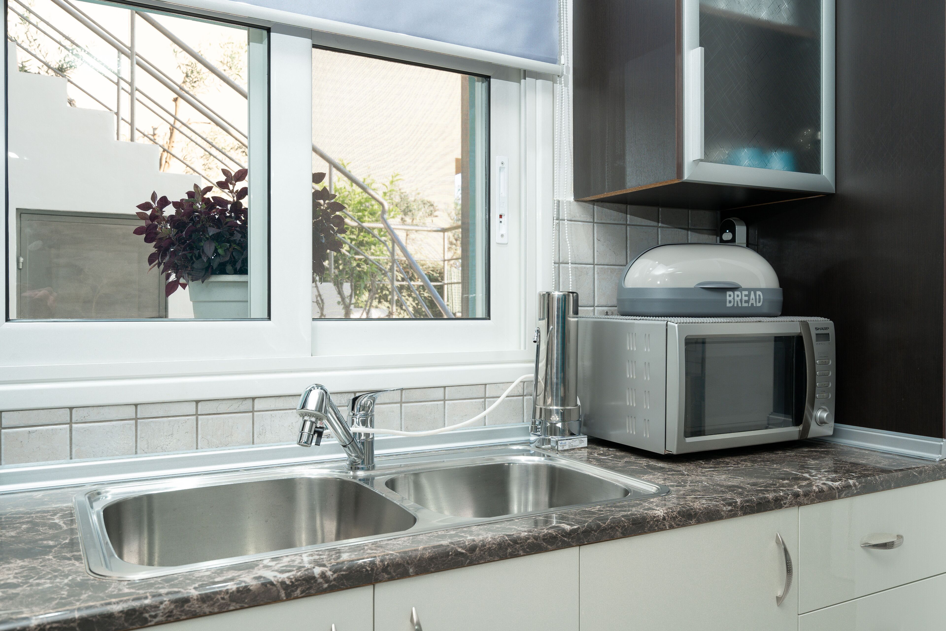 Deluxe appartement | Privékeuken | Een koelkast/vriezer, een magnetron, een oven, een kookplaat