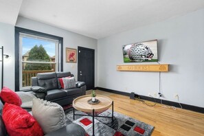 TV - 3 Bedroom Loft Near OSU (Columbus)