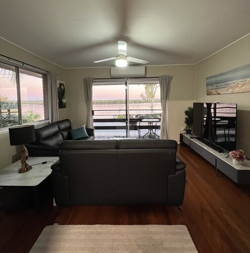 River Front, Fisher Retreat With Boat Ramp Access