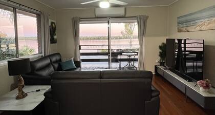 River Front, Fisher Retreat With Boat Ramp Access