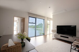 BAY591 | 起居区 | 智能电视、加热地板