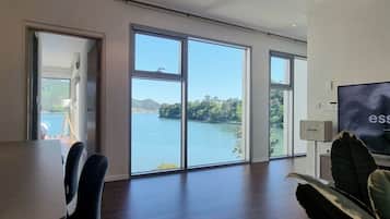 BAY591 | Living area | Smart TV, heated floors