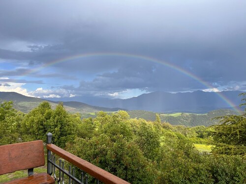 House overlooking the Cadí-Moixeró massif, traditional from the 70s with magical