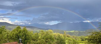 House overlooking the Cadí-Moixeró massif, traditional from the 70s with magical