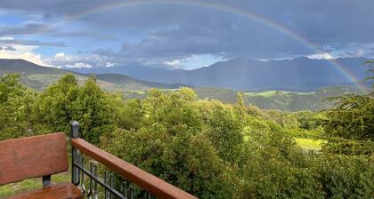 House overlooking the Cadí-Moixeró massif, traditional from the 70s with magical