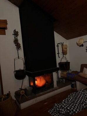 Interior - House overlooking the Cadí-Moixeró massif, traditional from the 70s with magical (Lles de Cerdanya)