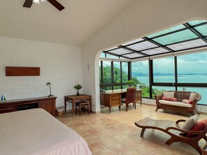 4 bedrooms, desk, iron/ironing board, free WiFi