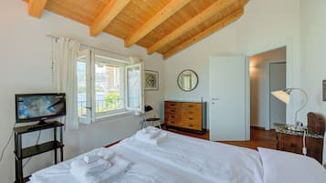 Villa familiar, varias habitaciones, 2 baños, junto al lago (Villa Il Paradiso Di Gabri) | 3 dormitorios, tabla de planchar con plancha, wifi gratis y ropa de cama