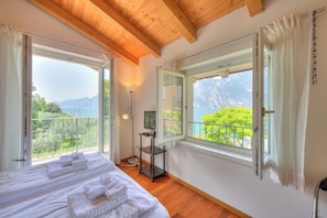 3 bedrooms, iron/ironing board, free WiFi, bed sheets - Villa Il Paradiso Di Gabri (Nago-Torbole)