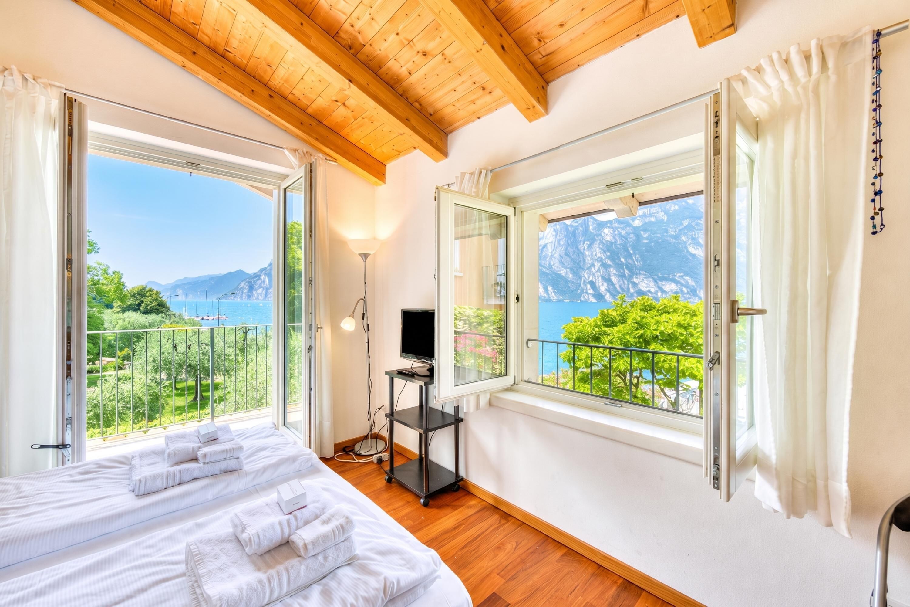 Villa familiar, 3 habitaciones, 2 baños, junto al lago (Villa Il Paradiso Di Gabri: Lake-View) | 3 dormitorios y wifi