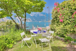 Outdoor dining - Villa Il Paradiso Di Gabri (Nago-Torbole)