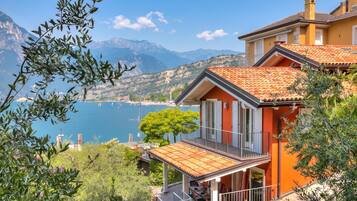Villa familiar, 3 habitaciones, 2 baños, junto al lago (Villa Il Paradiso Di Gabri: Lake-View) | Exterior
