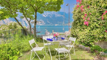 Tempat makan outdoor