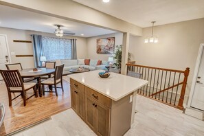 Interior - Central Luxury Retreat - Hot tub, Firepit, TVs, Grill, Games (Colorado Springs)