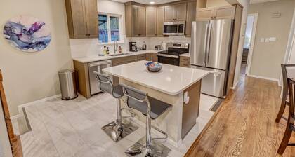 Central Luxury Retreat - Hot tub, Firepit, TVs, Grill, Games