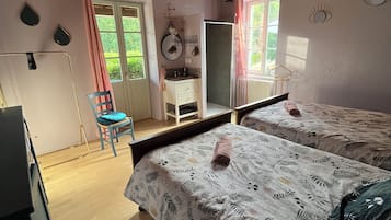 3 bedrooms, iron/ironing board, travel cot, bed sheets