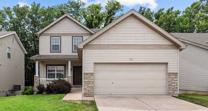 Springhurst Serenity: Fresh 4BR Getaway
