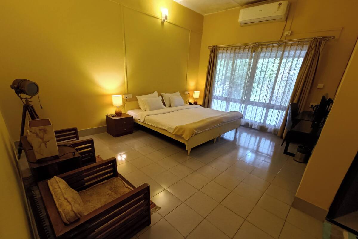 Quarto luxo | Escrivaninha, Wi-Fi de cortesia, roupa de cama