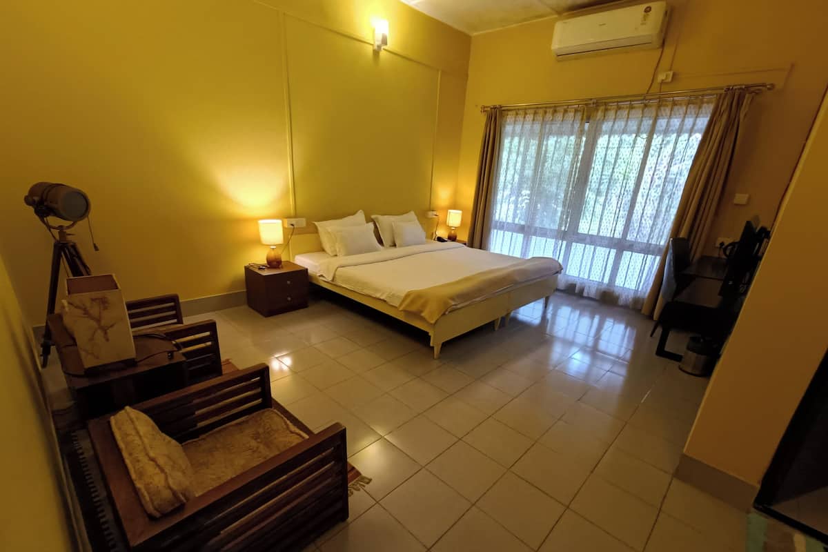 Deluxe Room | Desk, free WiFi, bed sheets