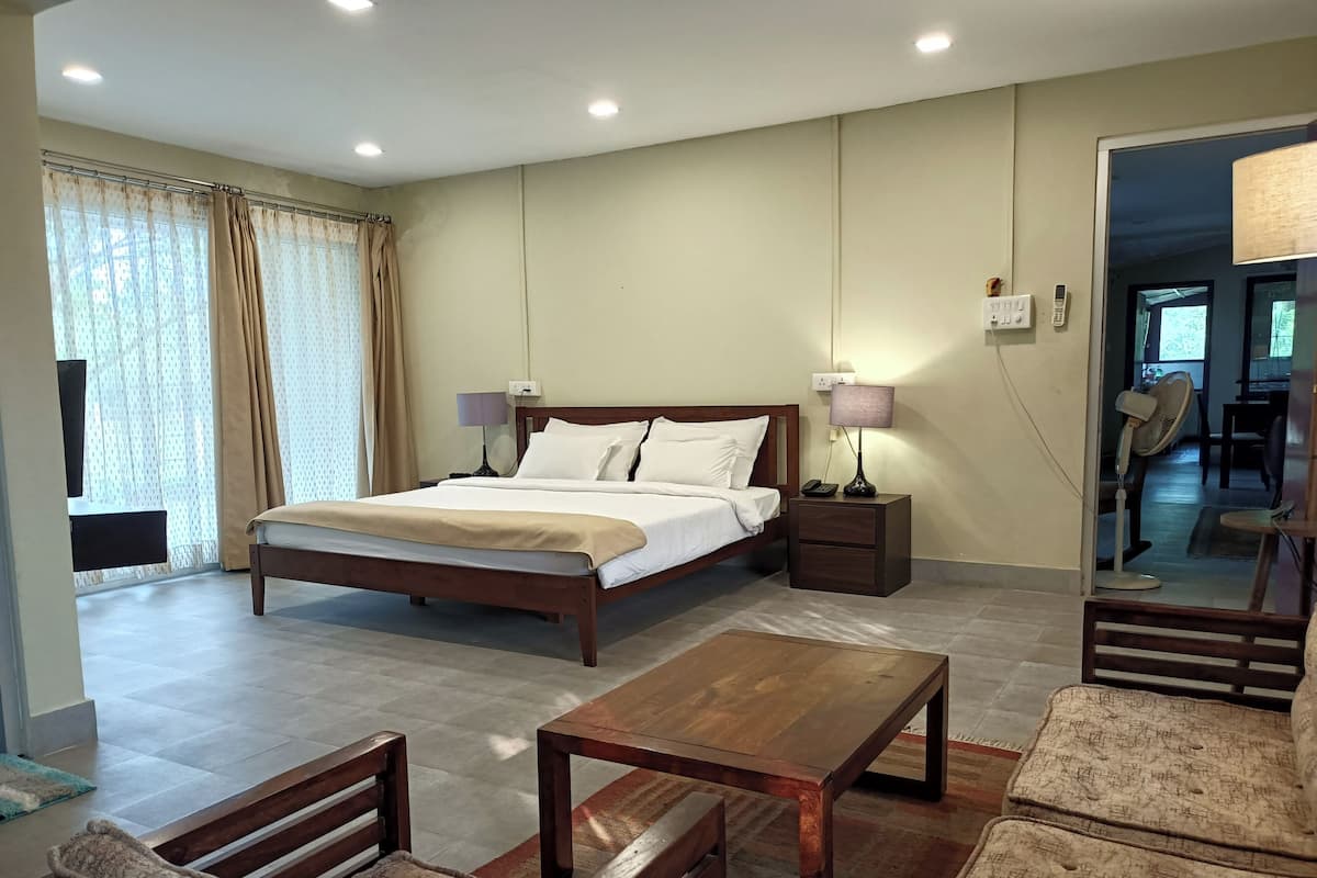 Premium Room | Desk, free WiFi, bed sheets