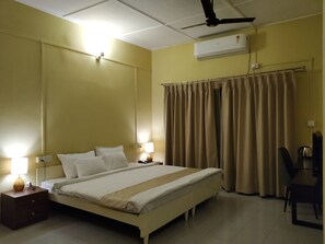 Kamar Standar | Meja kerja, Wi-Fi gratis, dan seprai linen