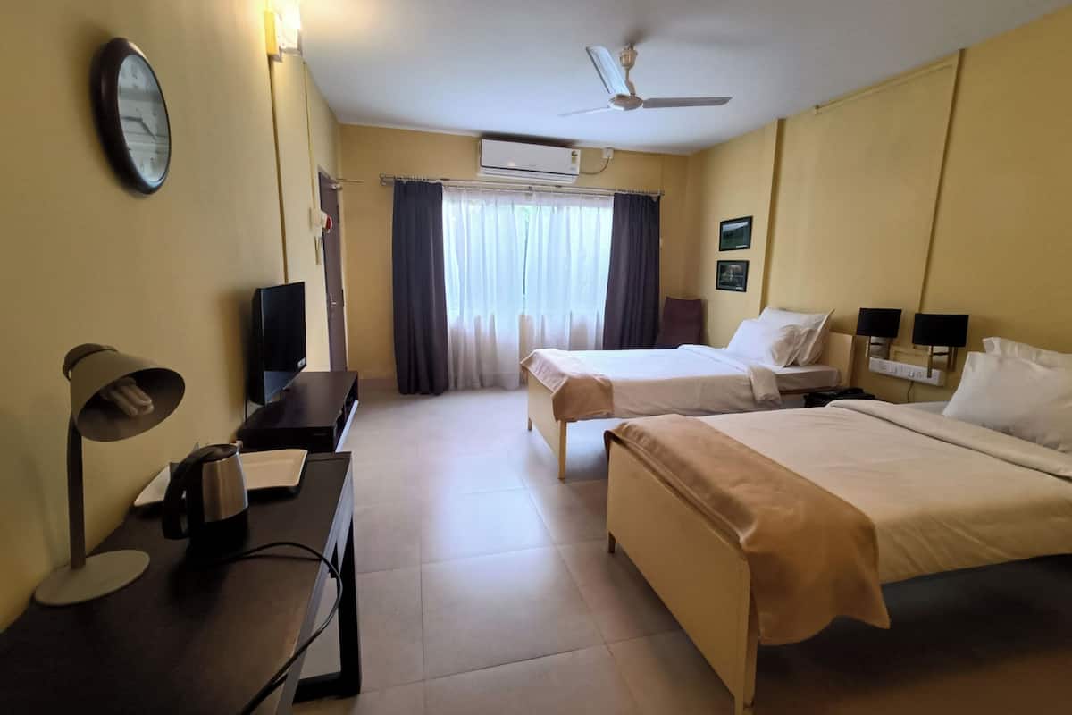 Quarto duplo superior | Escrivaninha, Wi-Fi de cortesia, roupa de cama