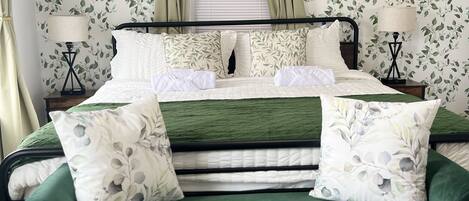 3 chambres, coffres-forts dans les chambres, bureau