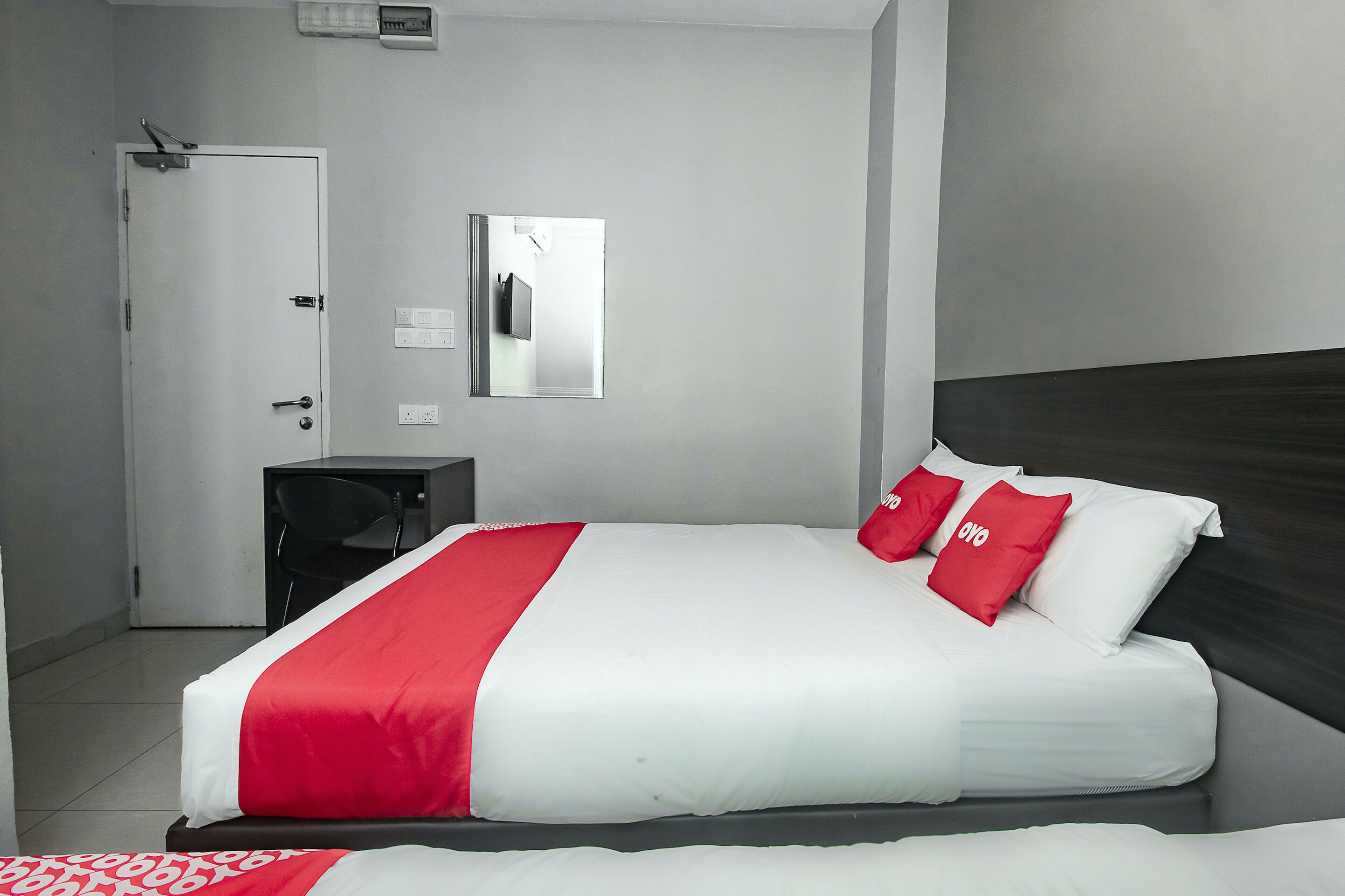 豪華三人房 | 書桌、手提電腦工作空間、免費 Wi-Fi、床單