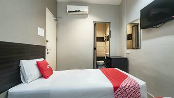 1 bedroom, desk, laptop workspace, free WiFi