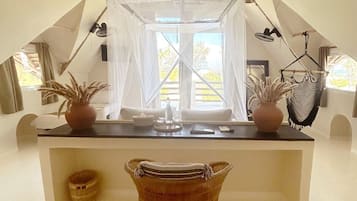 Luxury Queen Suite | Minibar, in-room safe, individually decorated, individually furnished