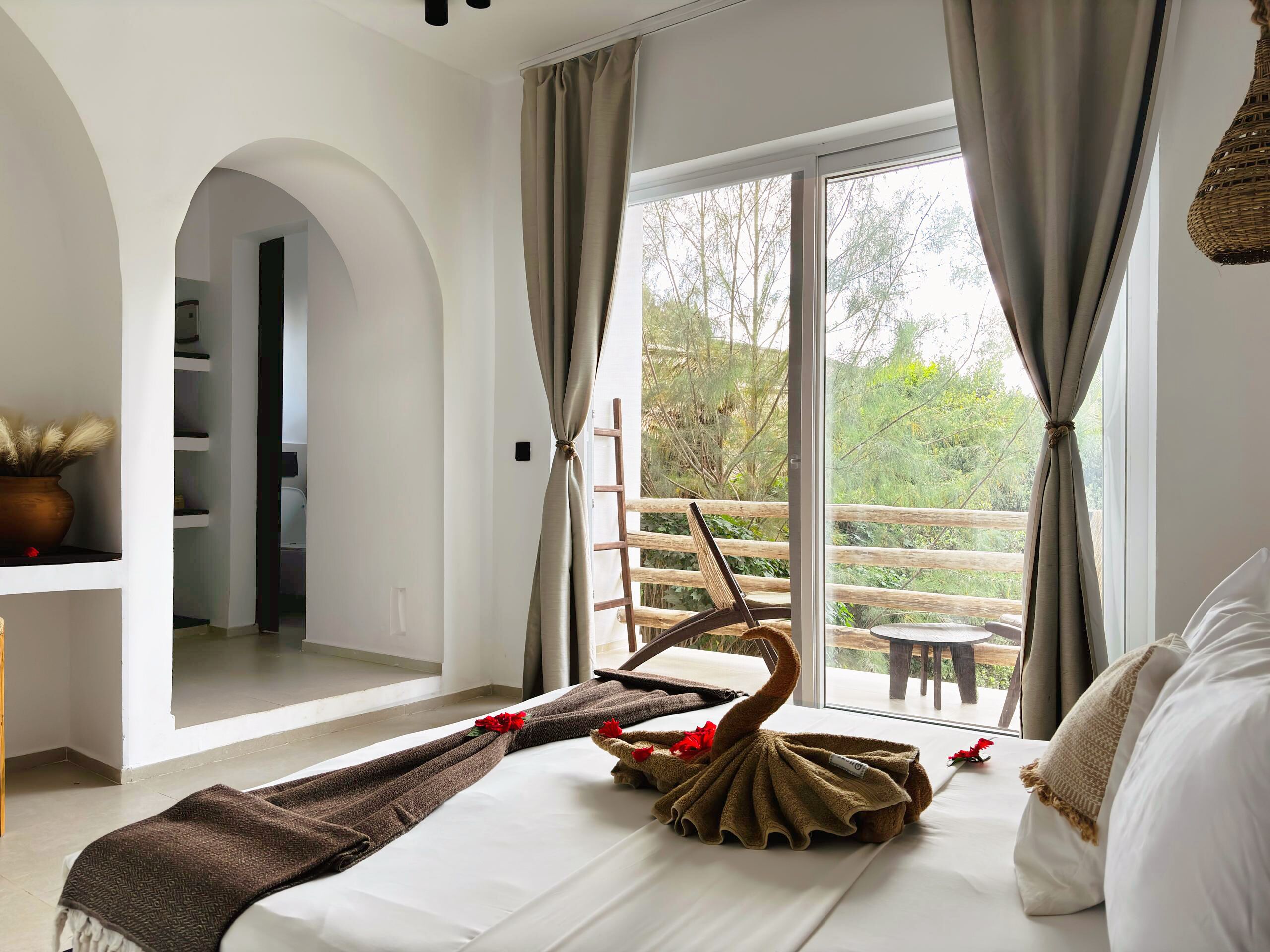 Egyptian cotton sheets, premium bedding, minibar, in-room safe