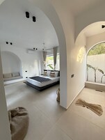 Deluxe Room Triple View Pool | 迷你吧、客房内保险箱、特色装修、特色家居