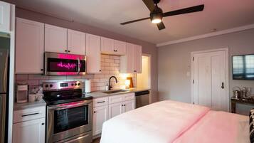 1 bedroom, desk, iron/ironing board, free WiFi