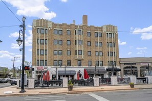 المنشأة من الخارج