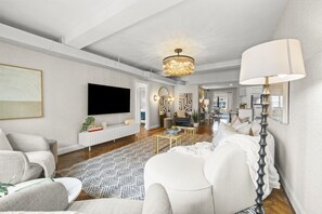 Smart TV, books, stereo - The Rookwood | Hyde Park (Cincinnati)