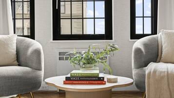 Smart TV, books, stereo