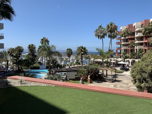 Innenpool, Außenpool