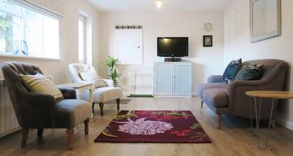 Dog-Friendly Farmhouse Annex for 4 in 1066 Country & High Weald AONB