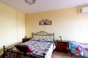 1 bedroom, free WiFi, bed sheets