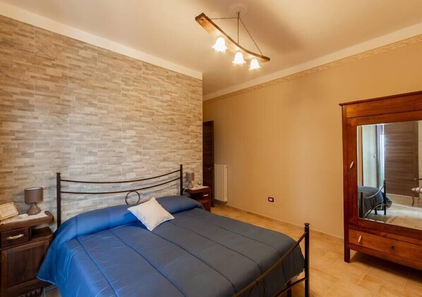 1 bedroom, desk, iron/ironing board, free WiFi