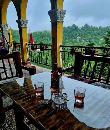 Old House • ძველი სახლი