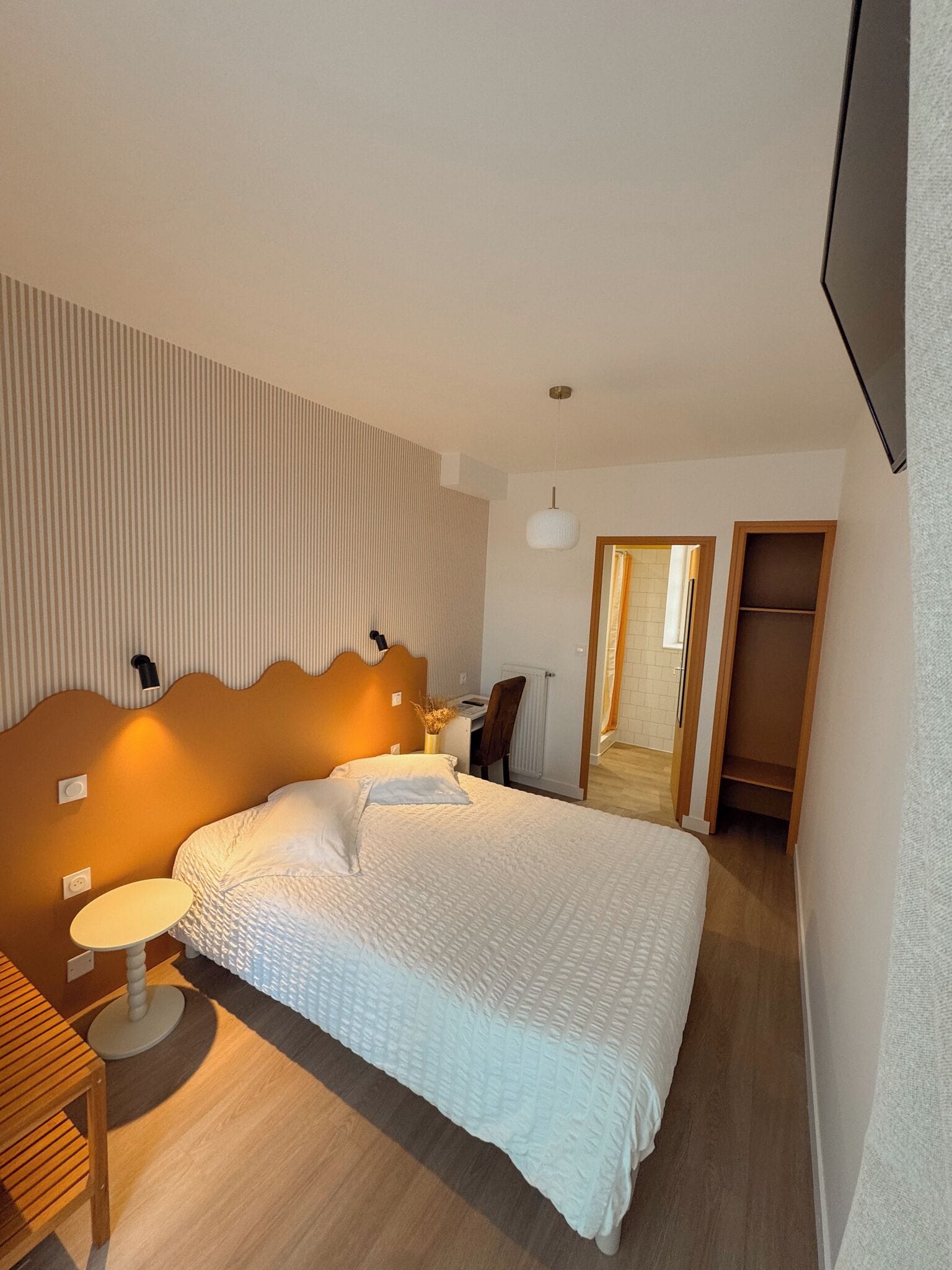 Economy Room | Premium bedding, individually decorated, desk, laptop workspace