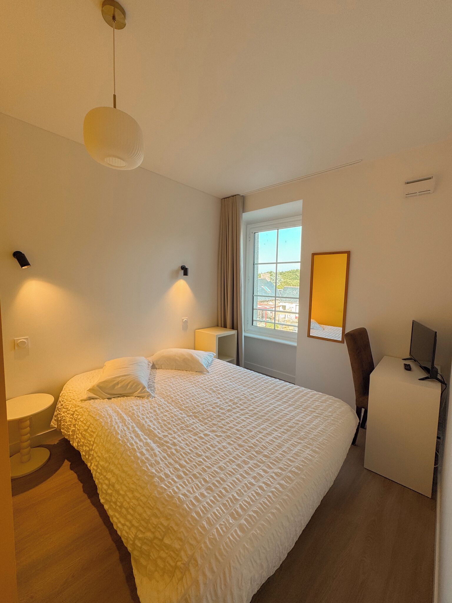Economy Room | Premium bedding, individually decorated, desk, laptop workspace