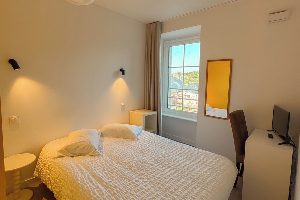 Economy Room | Premium bedding, desk, laptop workspace, blackout curtains