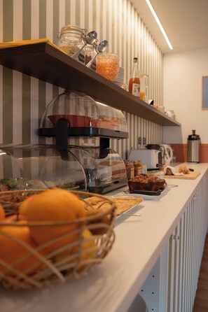Tägliches Frühstücksbuffet gegen Gebühr
