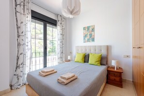 2 chambres, fer et planche à repasser, Wi-Fi gratuit, draps fournis